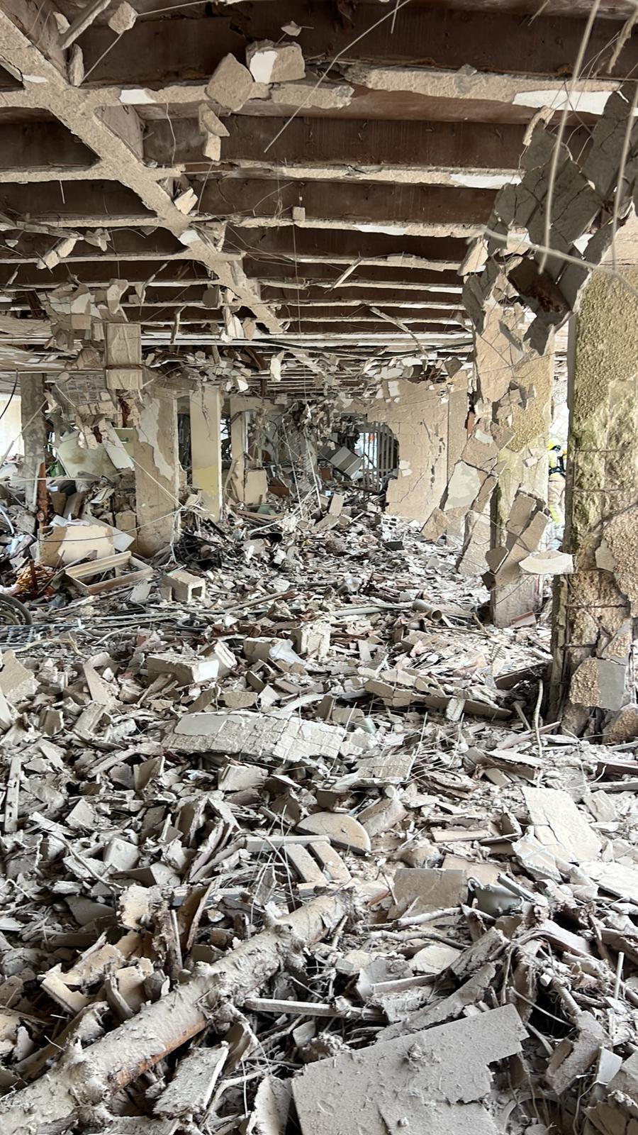 הדירה של דקלה וטורי לפני ואחרי פגיעת הטיל מאיראן