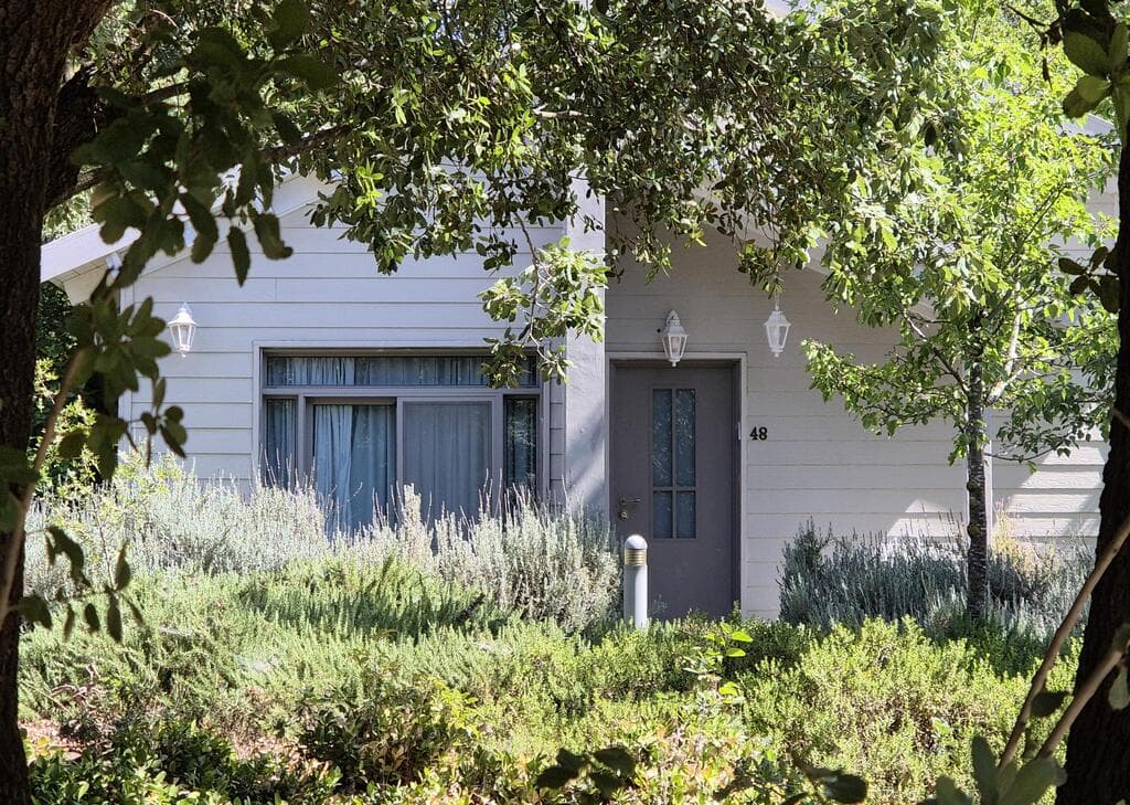 עין זיוון, כפר הנופש. 45 חדרי אירוח בעיצוב כפרי