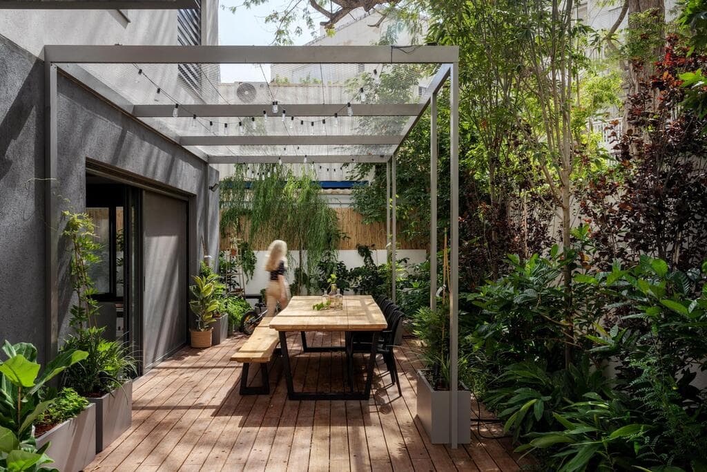 דירת גן בתל אביב. עיצוב: שירה אפק