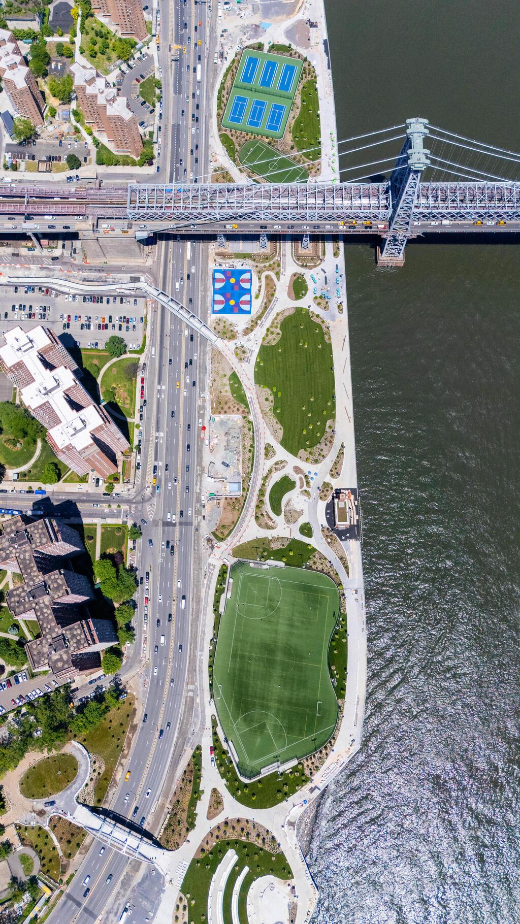 East Side Coastal Resiliency, פרויקט ההגנה החופית של איסט ריבר, ניו יורק (צילום באדיבות BIG - Bjarke Ingels Group) East Side Coastal Resiliency, פרויקט ההגנה החופית של איסט ריבר, ניו יורק