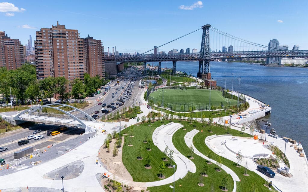 East Side Coastal Resiliency, פרויקט ההגנה החופית של איסט ריבר, ניו יורק (צילום באדיבות BIG - Bjarke Ingels Group) East Side Coastal Resiliency, פרויקט ההגנה החופית של איסט ריבר, ניו יורק