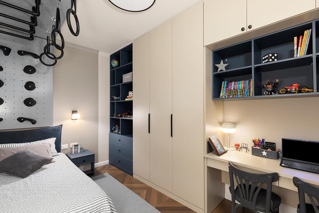 חדר שגדל עם הילדים ומתאים לתחביביו. עיצוב: יפעת נבו, ריביירה ארונות