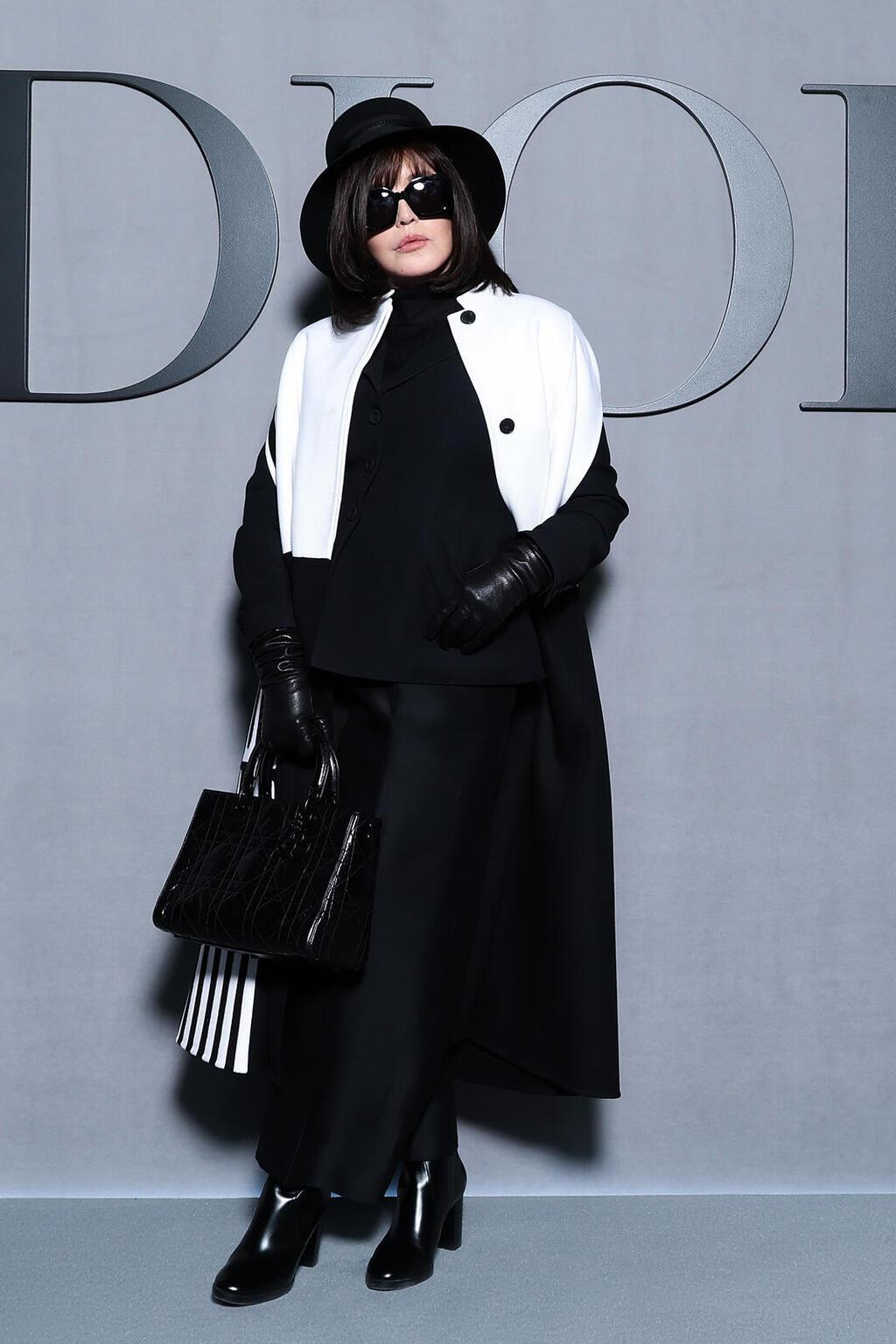 בתצוגת סתיו-חורף 2025-26 של דיור (צילום: Pascal Le Segretain/Getty Images for Christian Dior) איזבל אג'אני בתצוגת סתיו-חורף 2025-26 של דיור