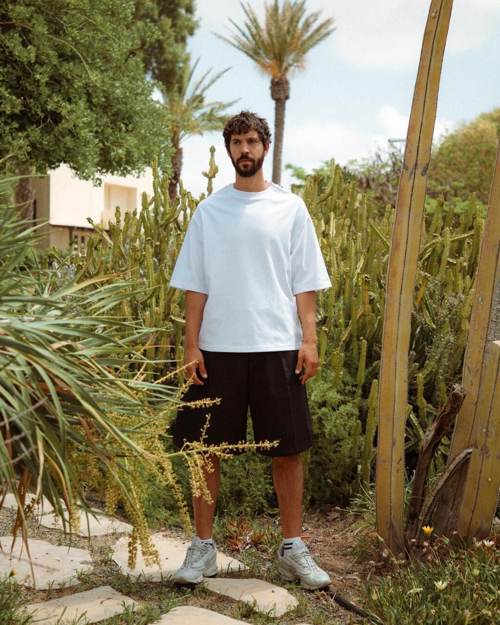 שקד ביטון בקולקציית אביב-קיץ 2025 של דורון אשכנזי