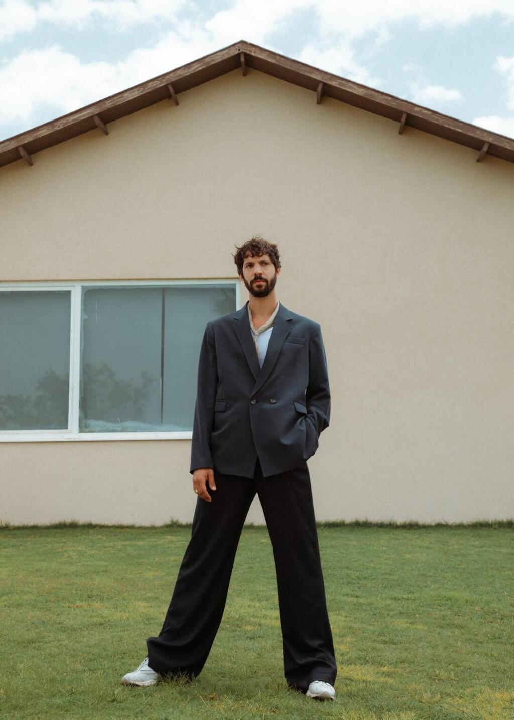 שקד ביטון בקולקציית אביב-קיץ 2025 של דורון אשכנזי