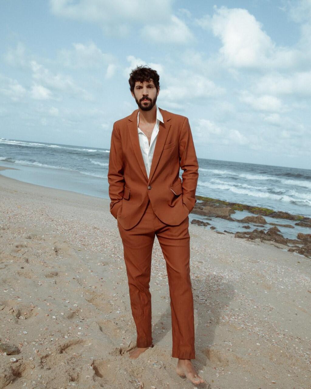 שקד ביטון בקולקציית אביב-קיץ 2025 של דורון אשכנזי