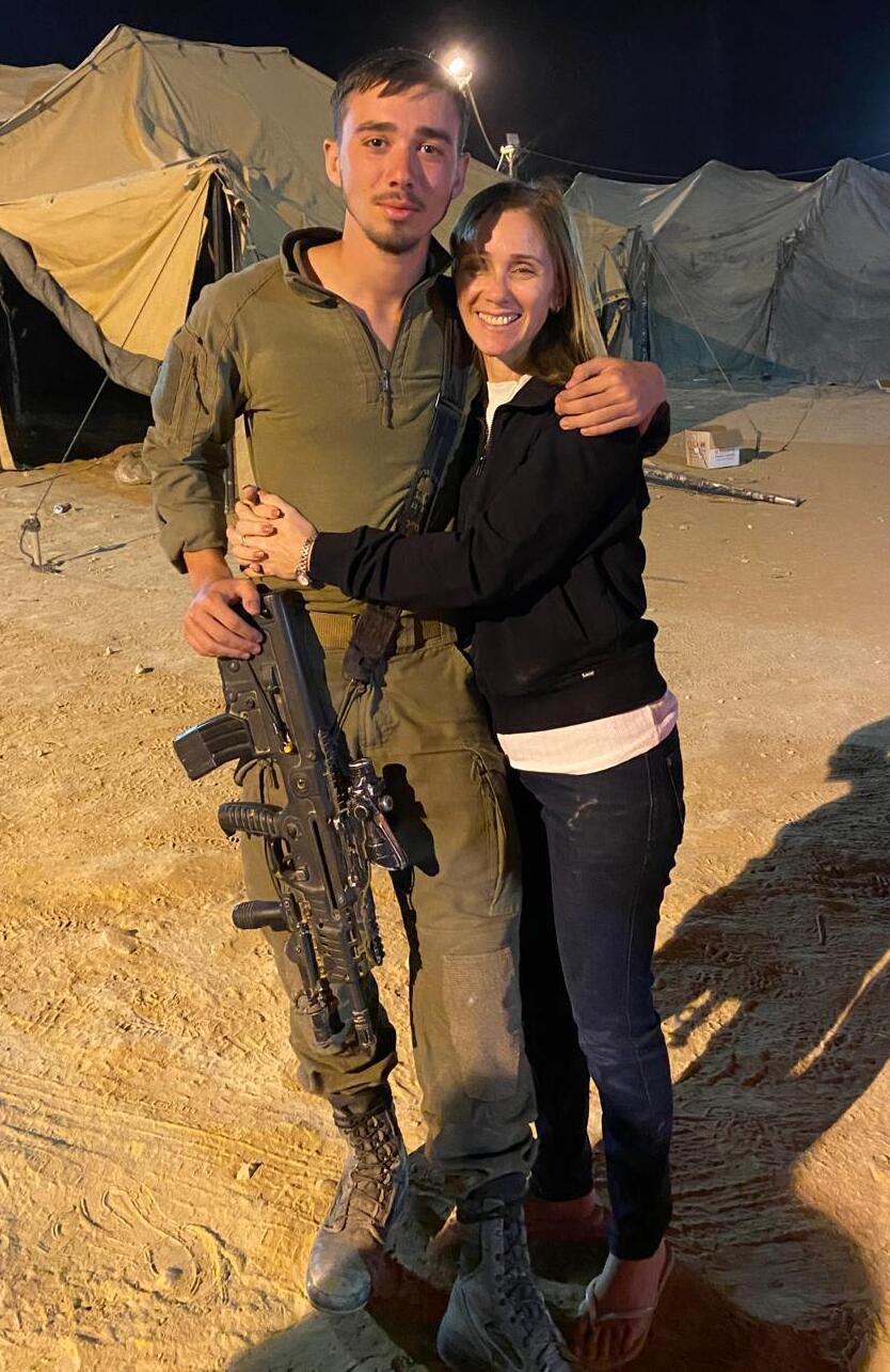 שרון איזנקוט עם בנה מאור ז"ל 