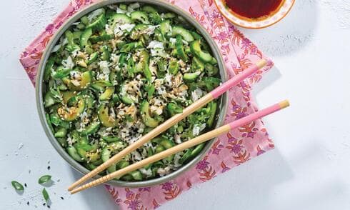 סלט דג ומלפפונים ברוטב אסייתי