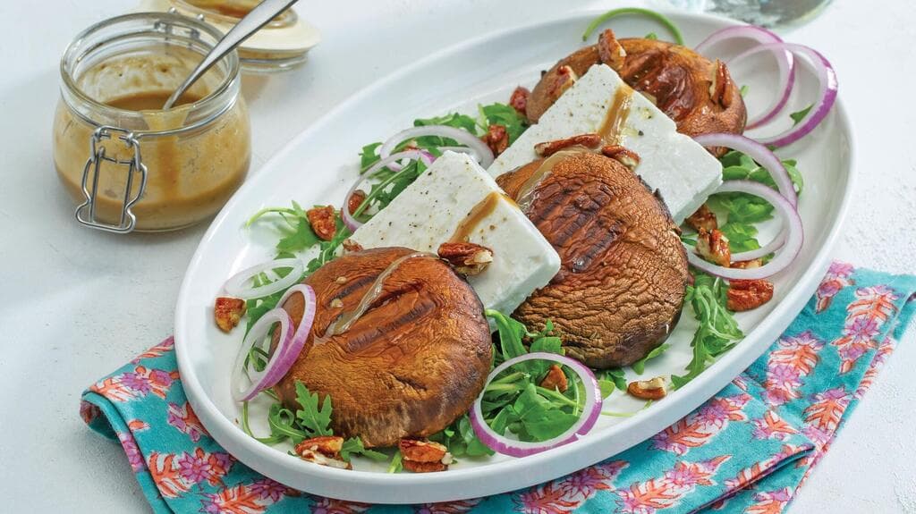 סטייק פורטובלו עם גבינה ואגוזים מתובלים
