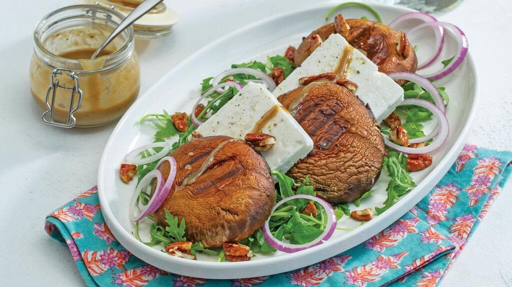 סטייק פורטובלו עם גבינה ואגוזים מתובלים