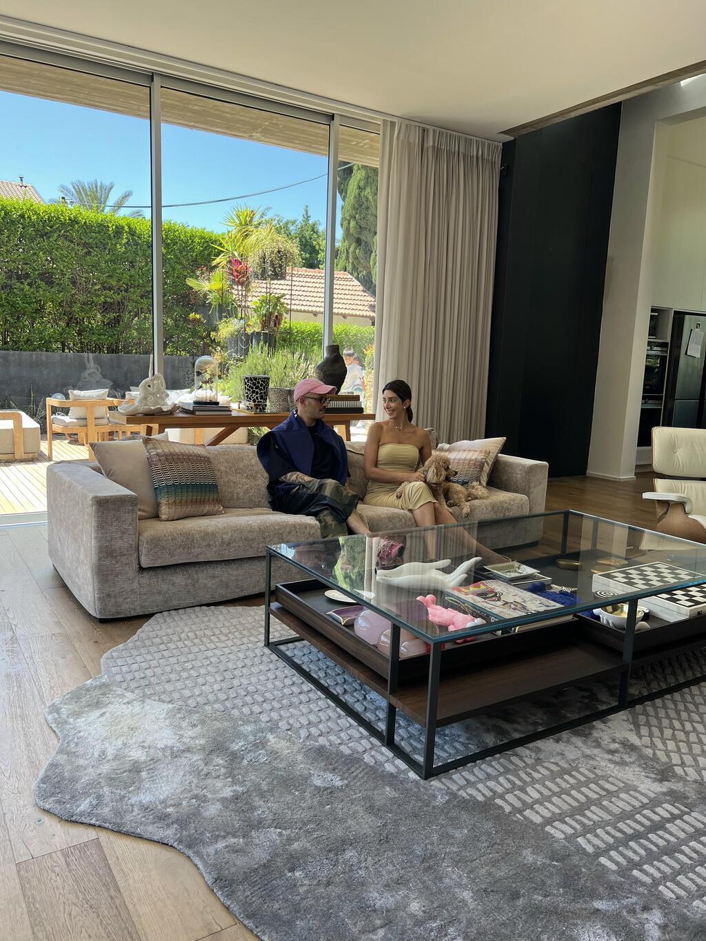 לי גרבנאו בבית עם גדי כרמל