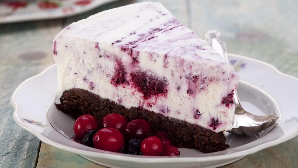 עוגת גלידה ופירות יער