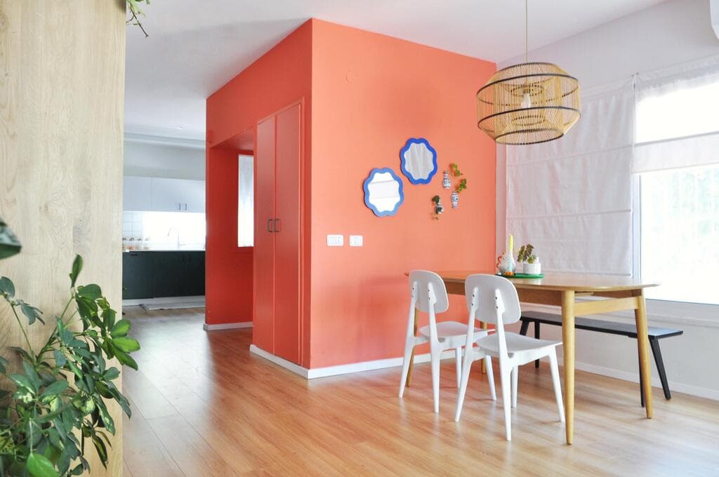 שיפוץ צבעוני לבית ברעננה