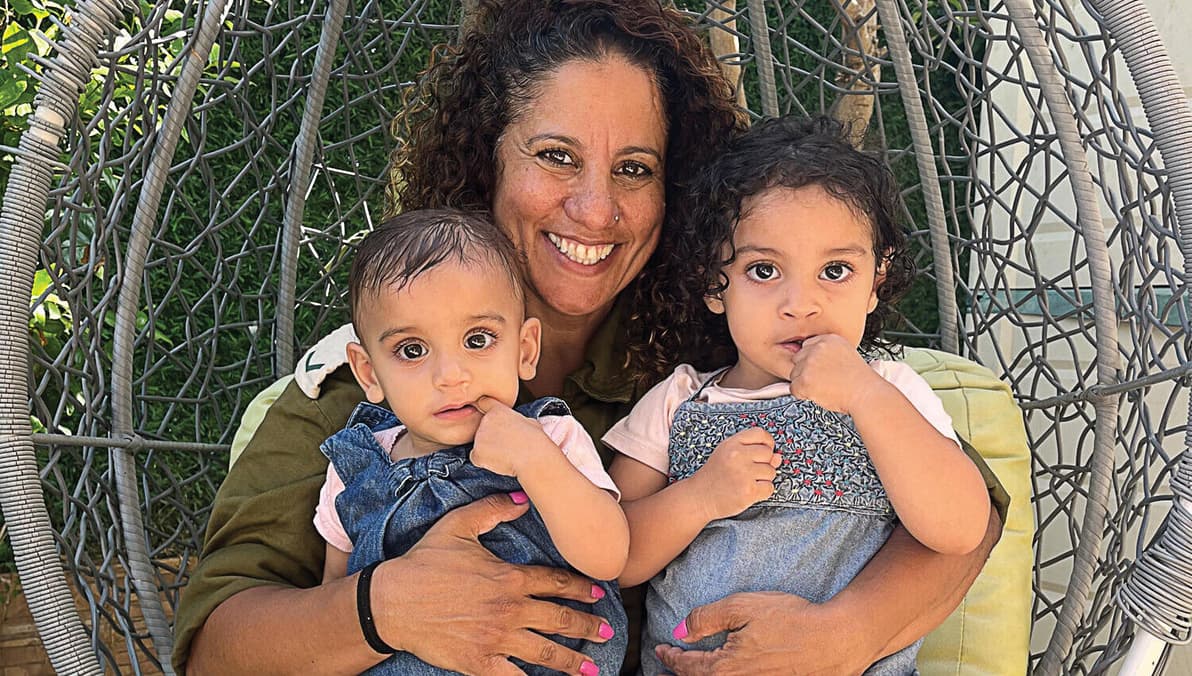 הדס תלבי-ערק ונכדותיה