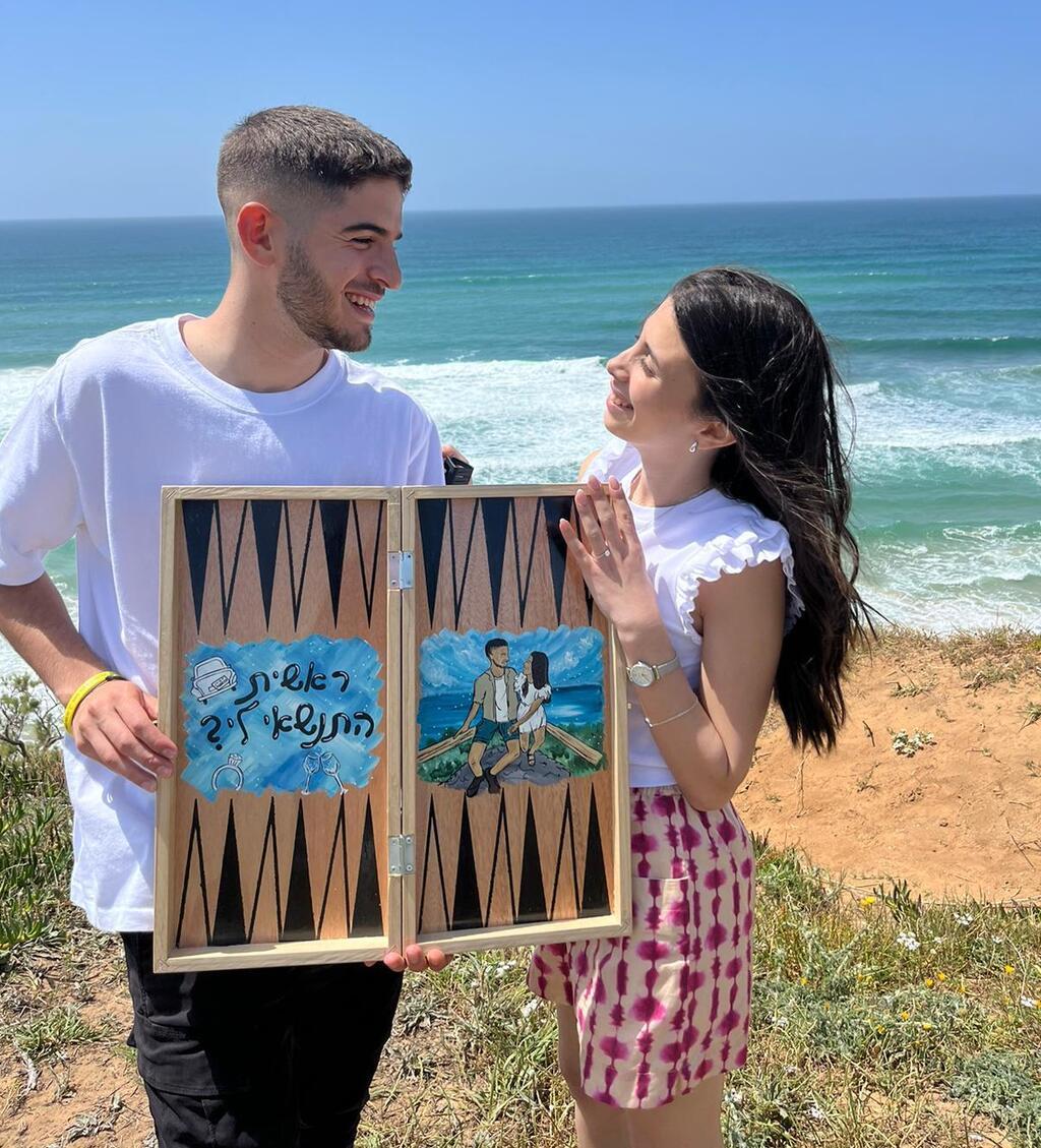 הצעת נישואים עם לוח שש-בש מעוצב אישית של מטקוש