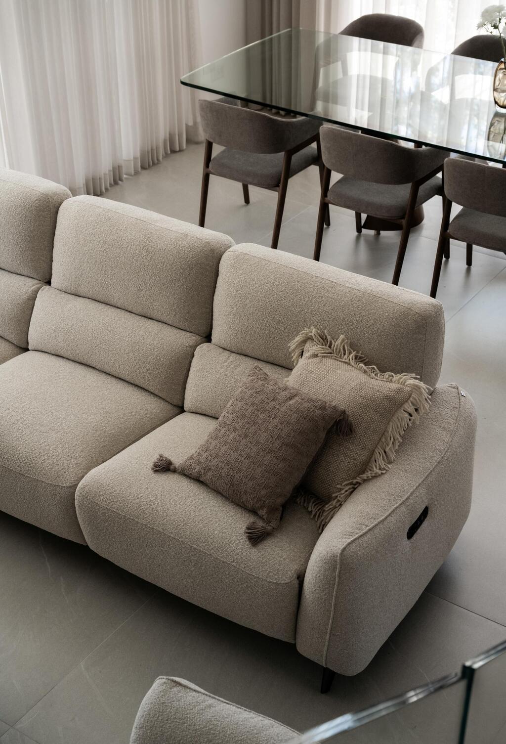 חלמו על ריקליינרים להתרווח בהם (צילום: קרין רבנה) הבית החדש של רון יוחננוב