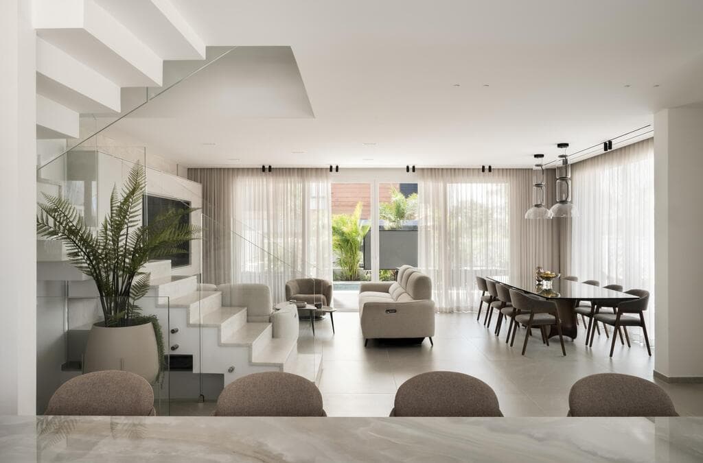 רכשו בית בשלב השלד ושינו מעט בהתאם לצורכיהם (צילום: קרין רבנה) הבית החדש של רון יוחננוב