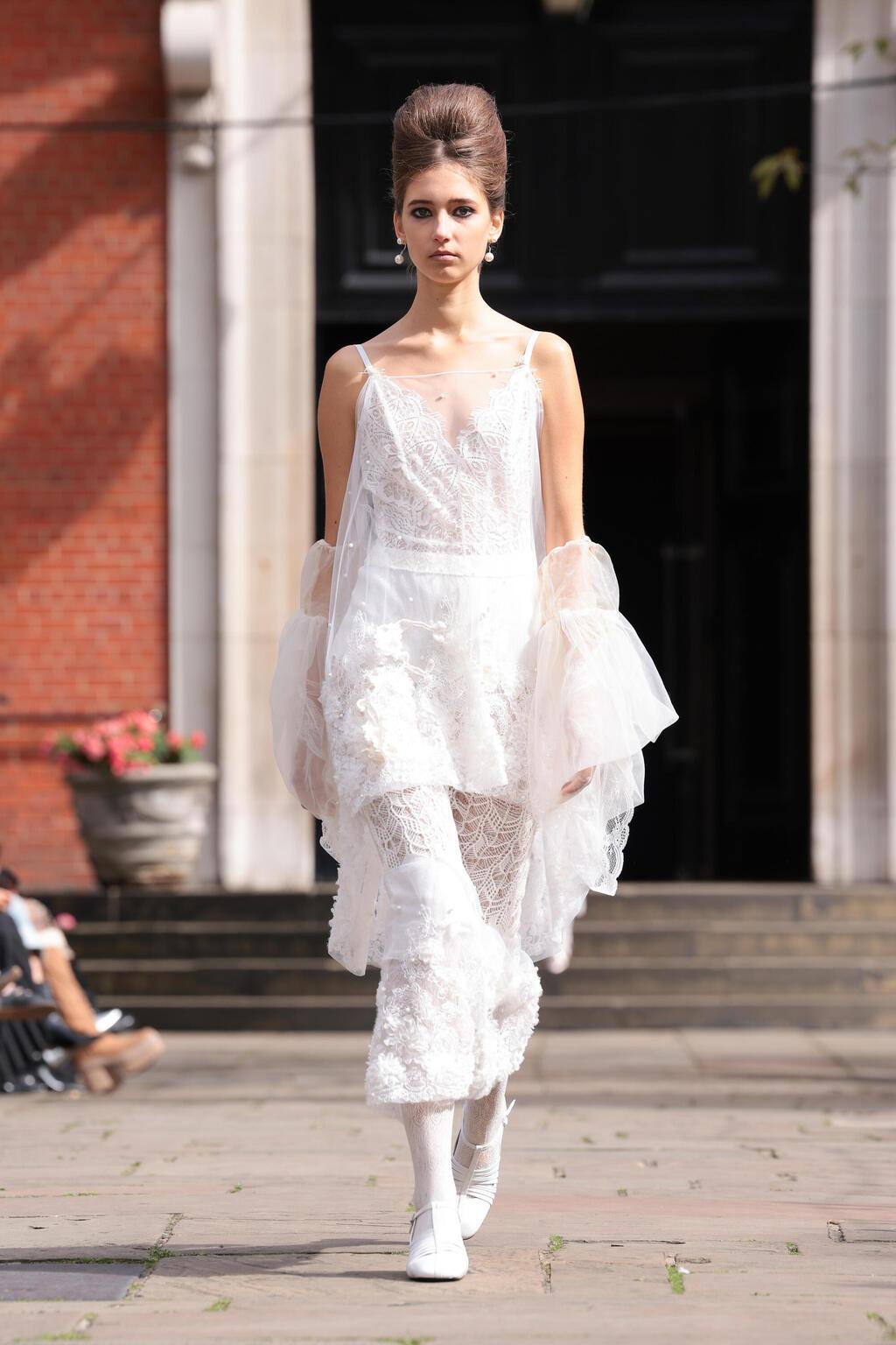 בורה אקסו, תצוגת אביב-קיץ 2025 (צילום: Shane Anthony Sinclair/Getty Images) בורה אקסו, תצוגת אביב-קיץ 2025