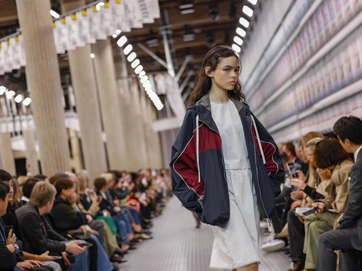 הרהורים על "לוליטה" של נבוקוב. מיו מיו, תצוגת אביב-קיץ 2025 (צילום: Vianney Le Caer/Invision/AP) מיו מיו, תצוגת אביב-קיץ 2025