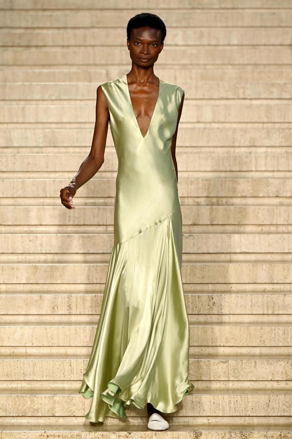 Tove, תצוגת אביב-קיץ 2025 (צילום: Jeff Spicer/Getty Images) Tove, תצוגת אביב-קיץ 2025