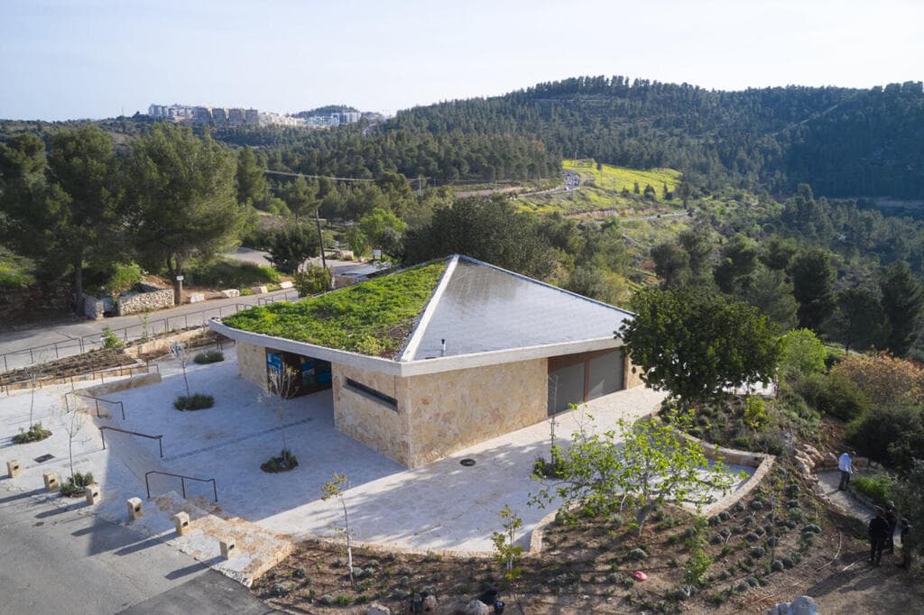 מרכז המבקרים החדש של קק"ל בסטף, ירוק ומשתלב בטבע (צילום: ליאור אביטן) מרכז המבקרים החדש של קק"ל בסטף, ירוק ומשתלב בטבע