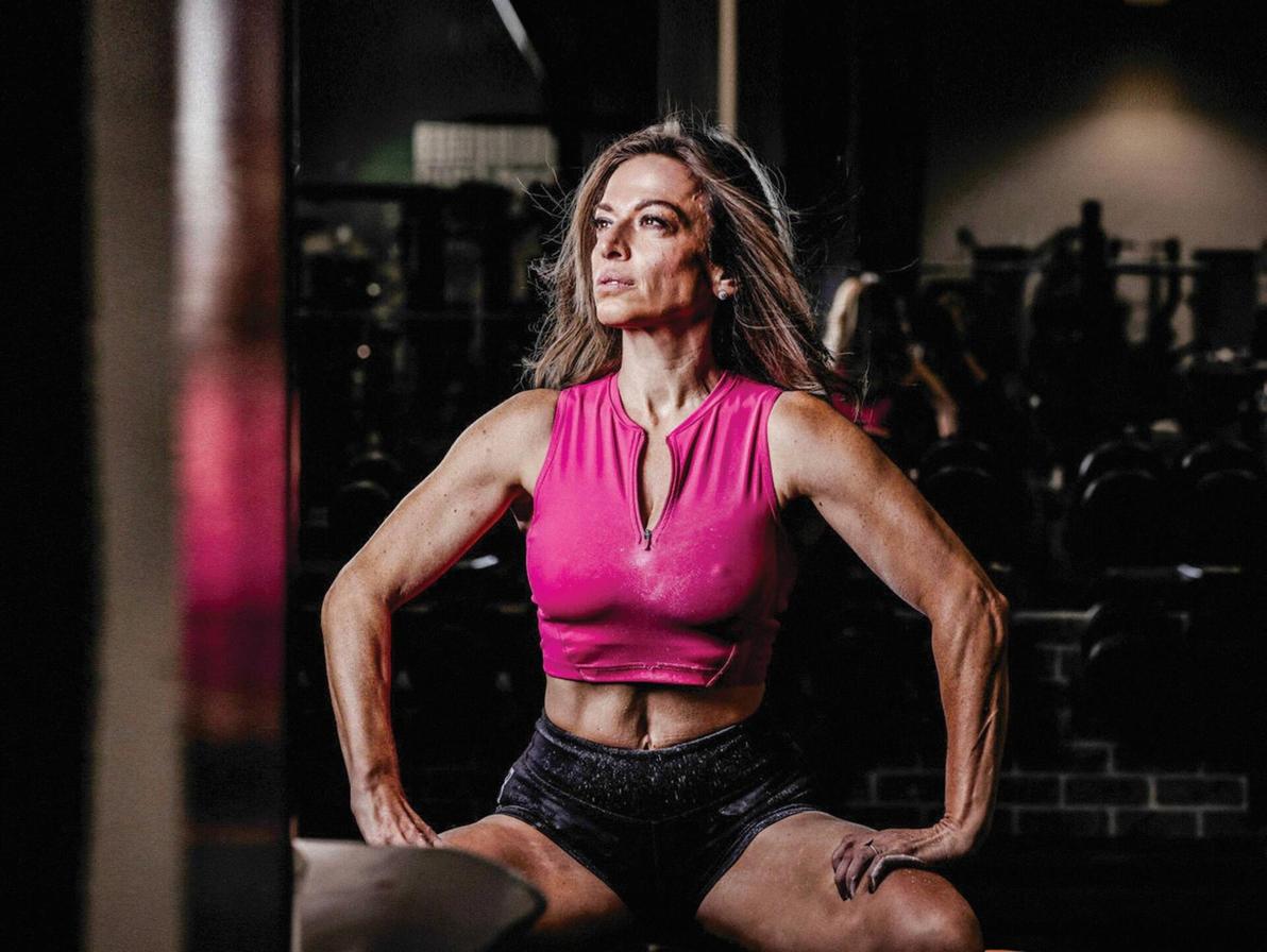 אן מארי צ'אקר. "אני רוצה שנשים יגדלו כשהן מאמינות שזה נורמלי לגמרי להרים משקולות, להתאמן קשה, להתחרות, אפילו בשנות ה־50 שלהן"