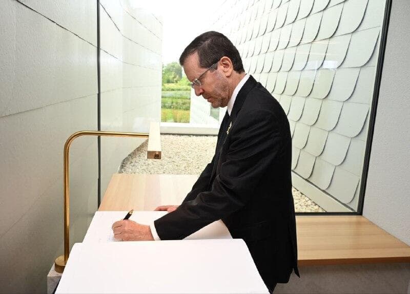 הנשיא הרצוג במוזיאון