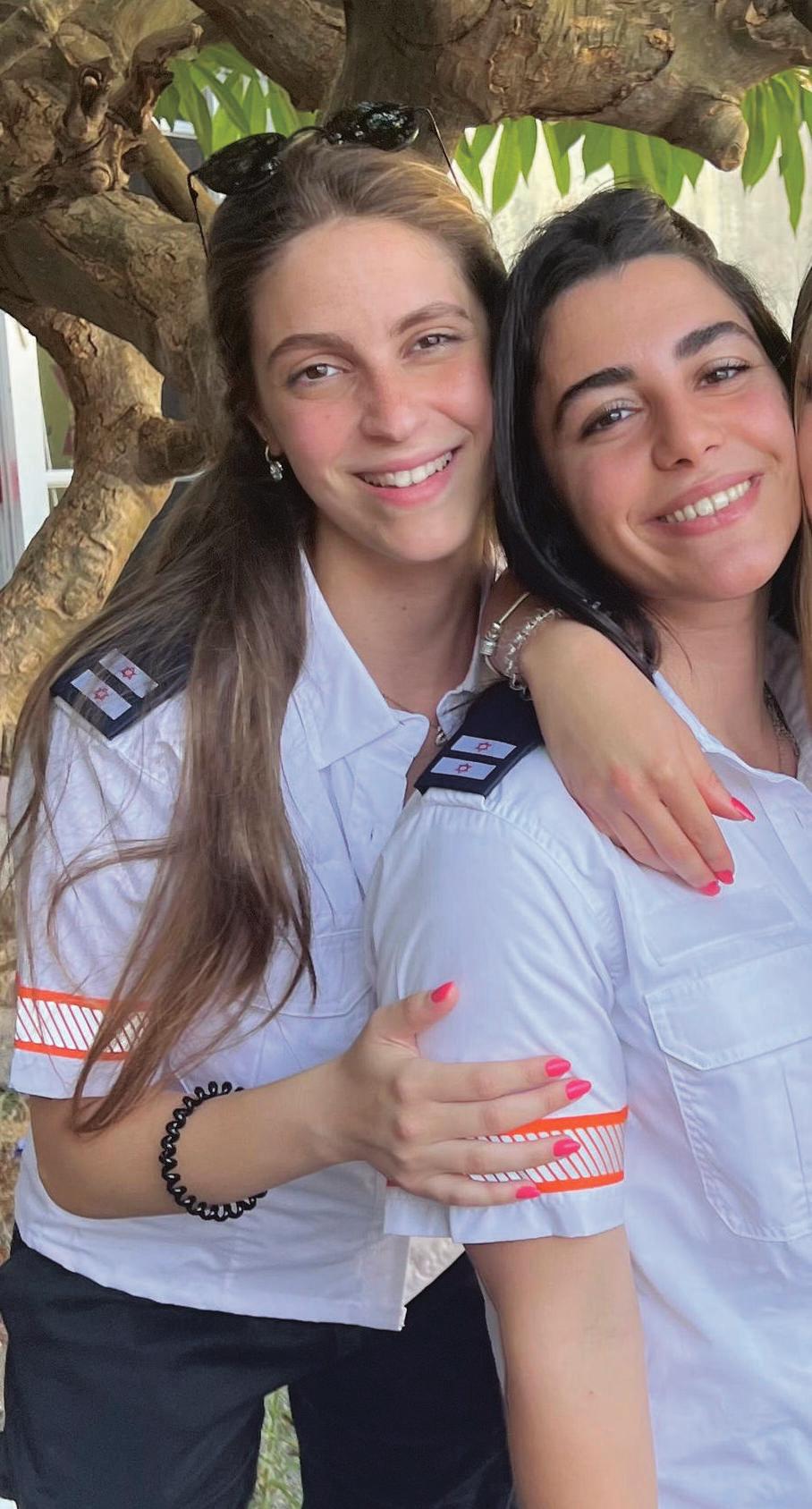 אושרית חדד (מימין) עם עמית מן ז"ל 