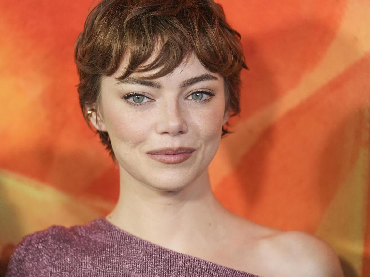 אמה סטון בפרמיירה של "אדינגטון", 2025