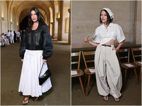 אורחות עם כפכפים בתצוגת אביב-קיץ 2026 של ג'קומוס בפריז