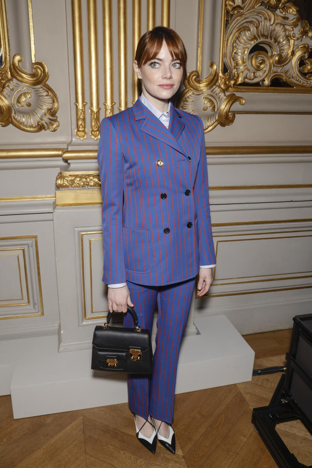 אמה סטון בתצוגת סתיו-חורף 2023-24 של לואי ויטון