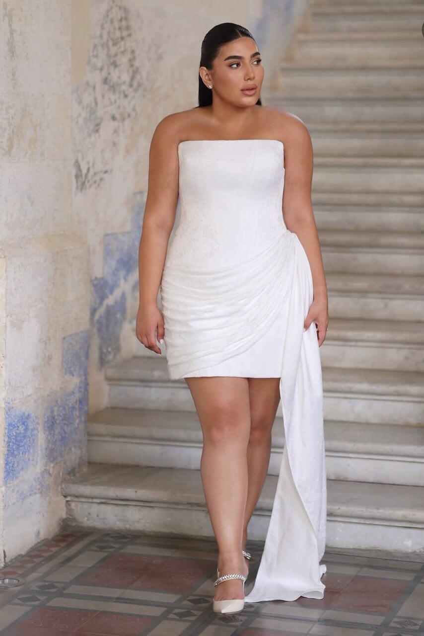 סיימה את הערב בשמלת מיני עם מחשוף סטרפלס מרובע. אודיה פינטו (צילום: קסם צלמים ) חתונה אודיה פינטו אליאור סופר