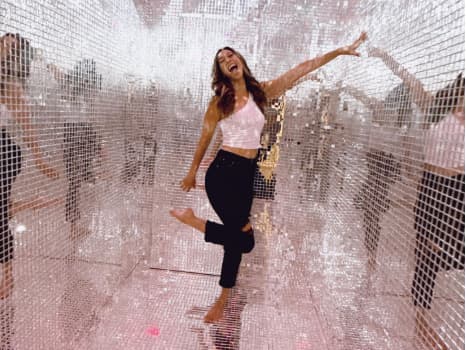 נלי פלום, משפיענית רשת אמריקאית