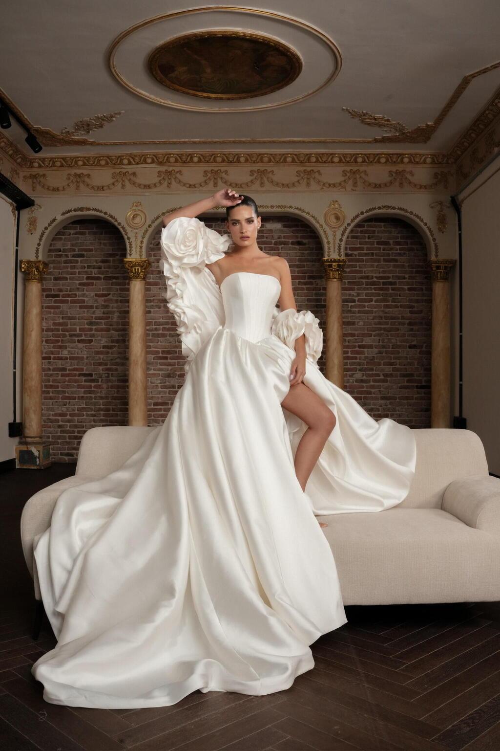 "בטבריה אני נחשב יקר, במרכז המחיר שלי סביר מאוד". שמלת כלה של לומייאר (צילום: תומי רפאל עמוס) שמלות כלה של לומייאר בעיצוב יוסי מזרחי