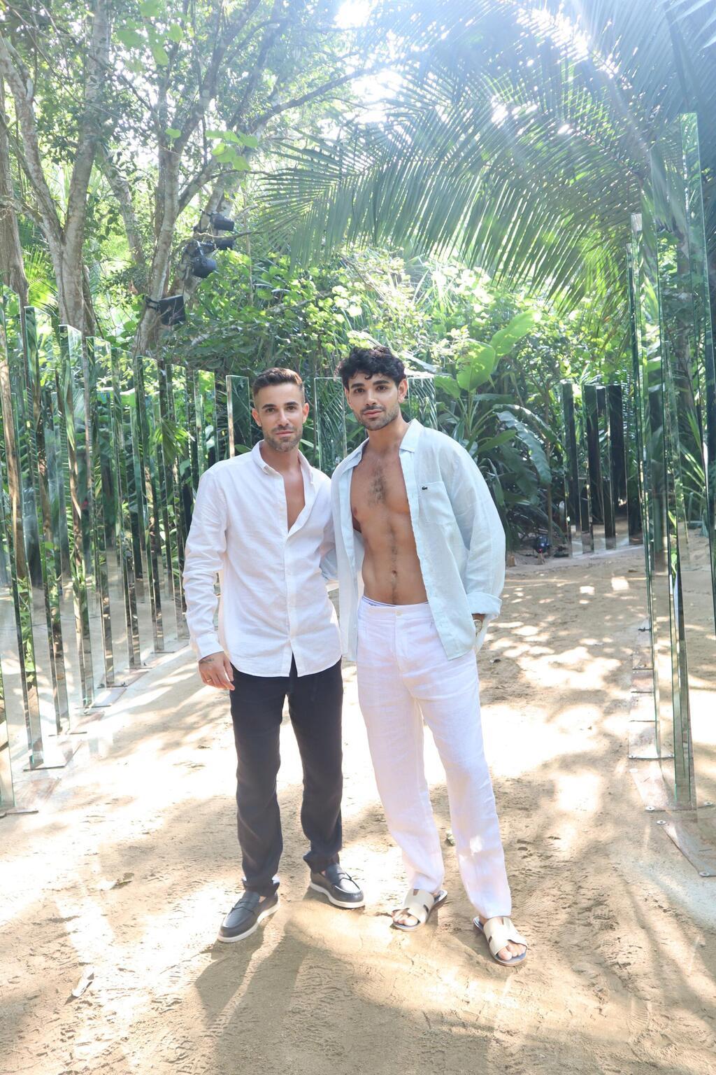 "אחרי שבועיים שיצאנו, שיניתי בטלפון מ'יוסי מעצב שמלות כלה' ל'בעלי שיחיה'. זה עד היום ככה" (צילום: אלבום פרטי) יוסי מזרחי ועידן בקשי