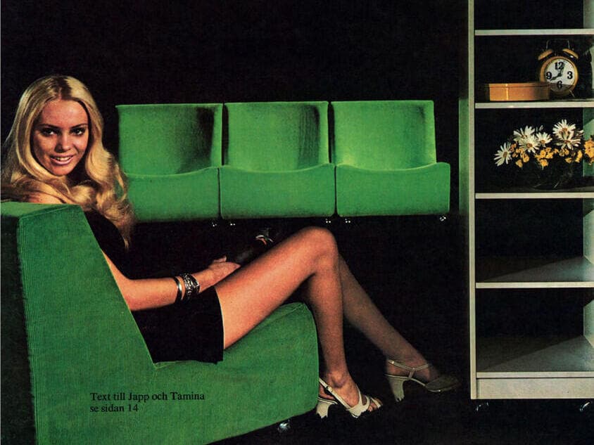 מבט ישיר למצלמה וחצאית קצרצרה, קטלוג 1970