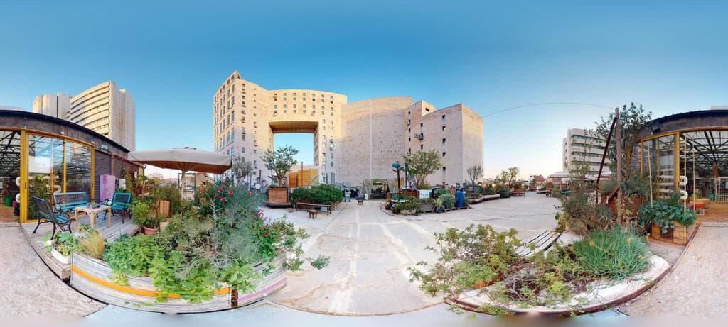 הגג שפיתחו חברי עמותת מוסללה בבניין כלל