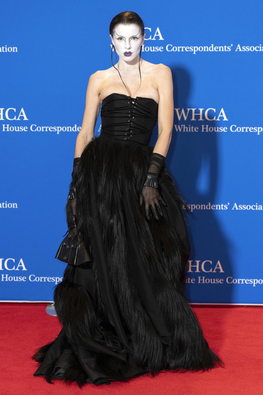 ג'וליה פוקס על השטיח האדום, 2023