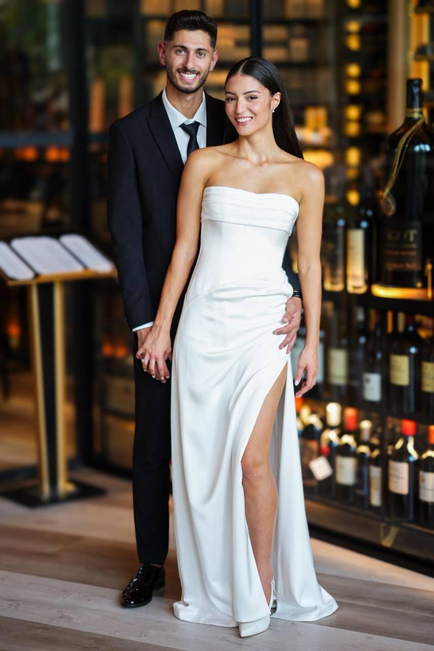 הרגישה בבית בלבן. אבישג סמברג עם נמרוד קרביצקי (צילום: שי בוזגלו ) חתונה אבישג סמברג נמרוד קרביצקי