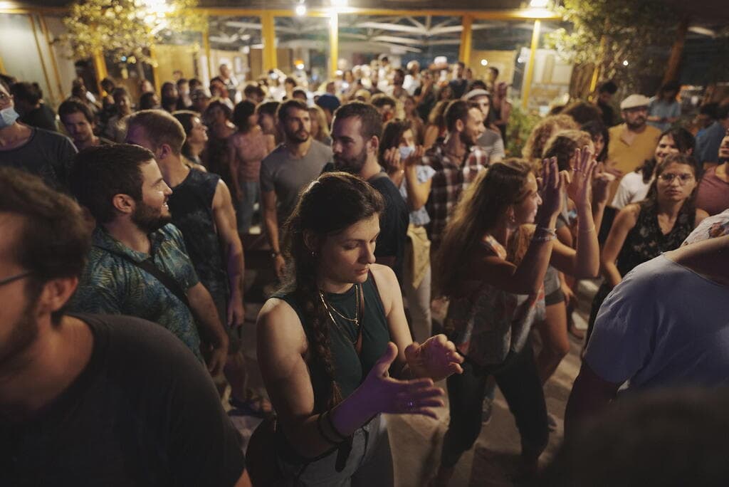 מתוך הפסטיבל השנתי על גג בניין כלל, "גג עדן"