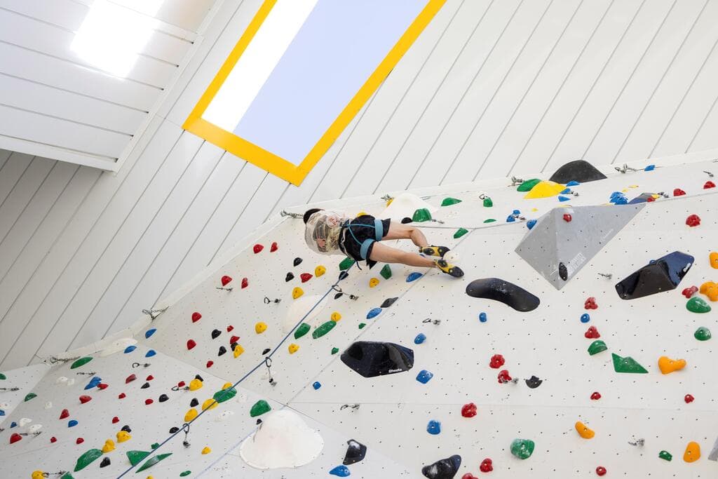 פתיחת המתחם נחגגה עם אליפות ישראל בטיפוס (צילום: נמרוד לוי) מתחם קיר טיפוס אולימפי במודיעין