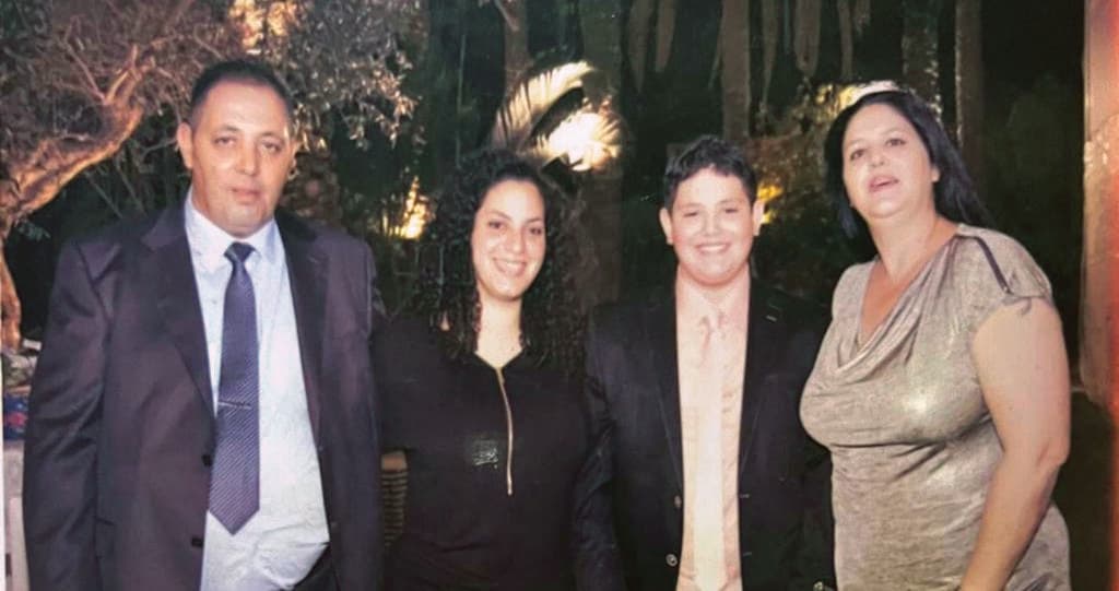  אביבה, שחר, חן ואיתן בחגיגת בר המצווה של שחר