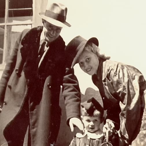 ביאנקה וזיגמונד פויר עם בן הסנדקות. ורשה, 1942