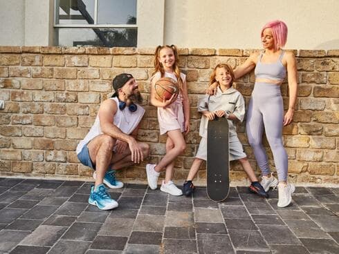 משפחת טרסוב בבית הכפרי בקיבוץ