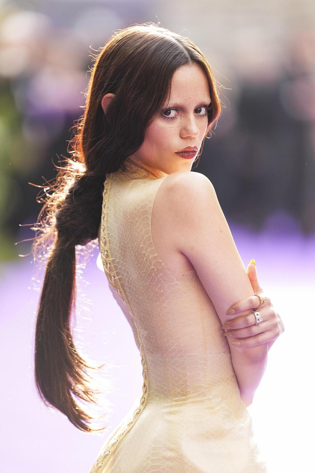 ג'נה אורטגה בפרמיירה לעונה 2 של "וונסדיי" בלונדון, 2025