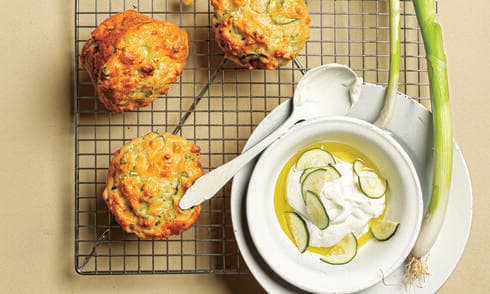 מאפינס יווניים עם זוקיני ובצל ירוק