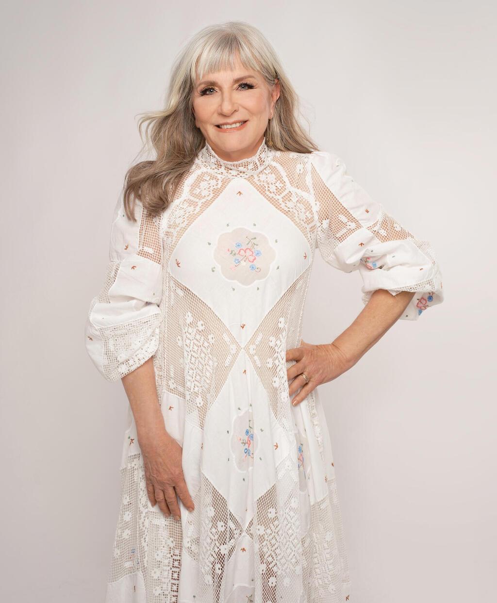 "לפעמים עדיף להיות לבד מאשר לחלוק זוגיות שלא מתאימה" (צילום: אלון שפרנסקי, סגנון: זוהר מאירי) אילנית