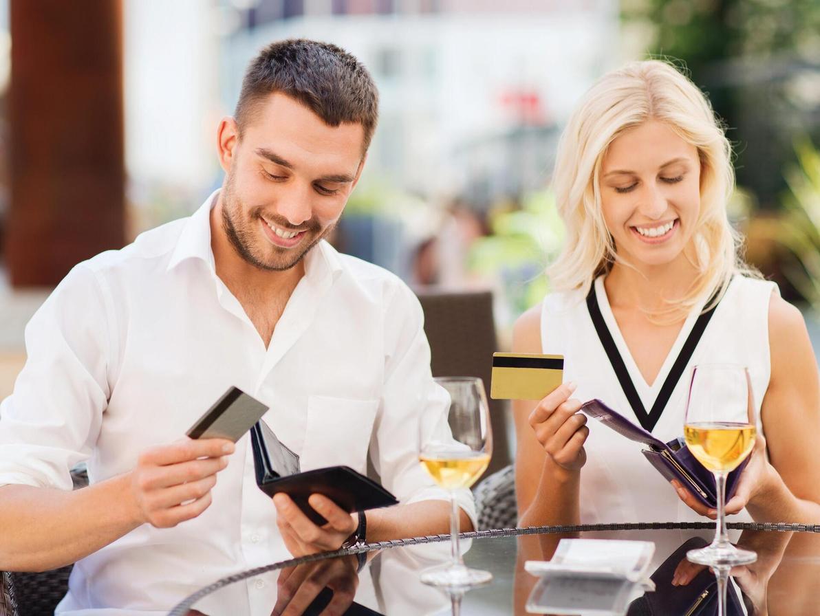 חיסכון בעולם הדייטים. לא עוד פגישות ראשונות בברים יוקרתיים וקוקטיילים במחיר מופקע 