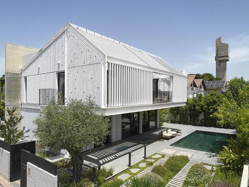 260 מ"ר על פני שלוש קומות המחוברות גם עם מעלית