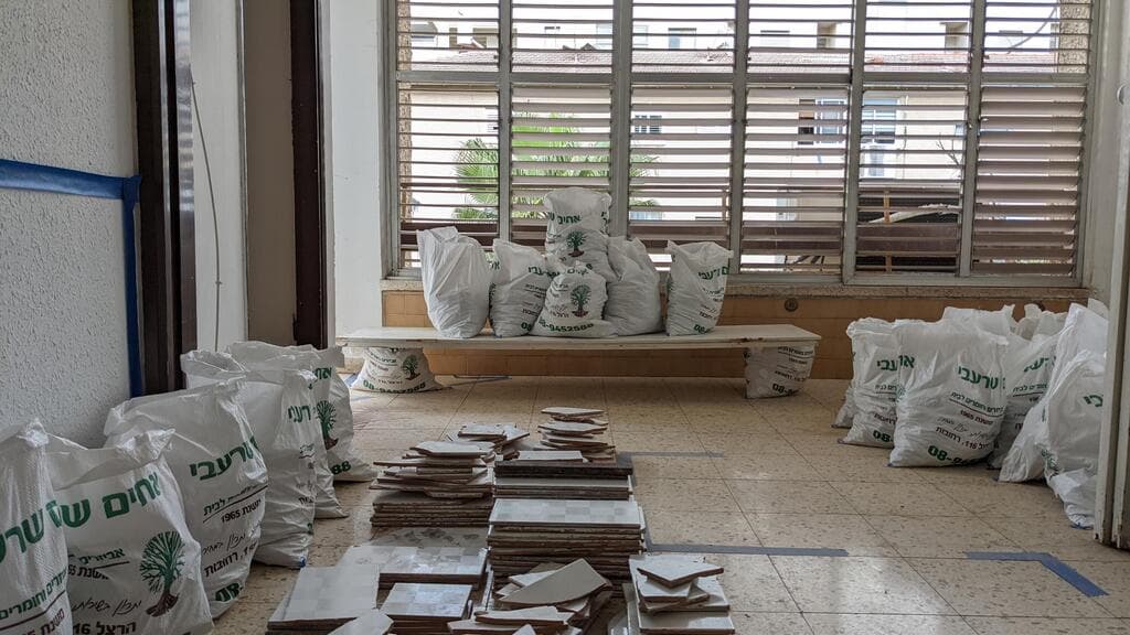 לפני ובמהלך השיפוץ